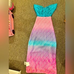 Sequence Mermaid Tail Blanket
